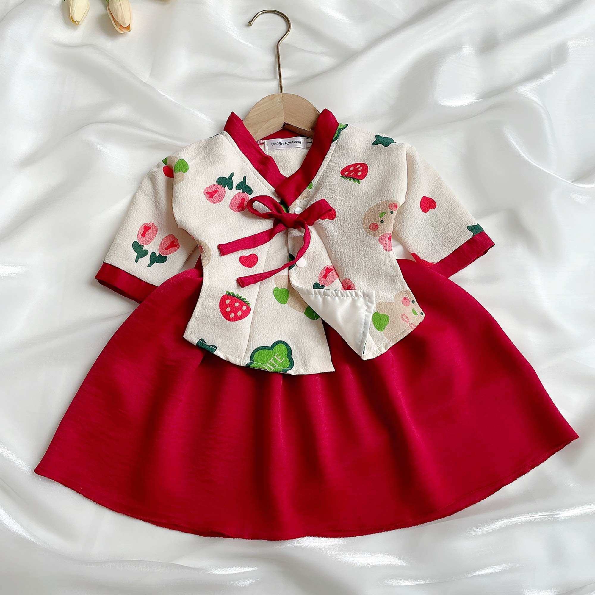 Váy Hanbok Hoa Nhí Đỏ Cho Bé Gái