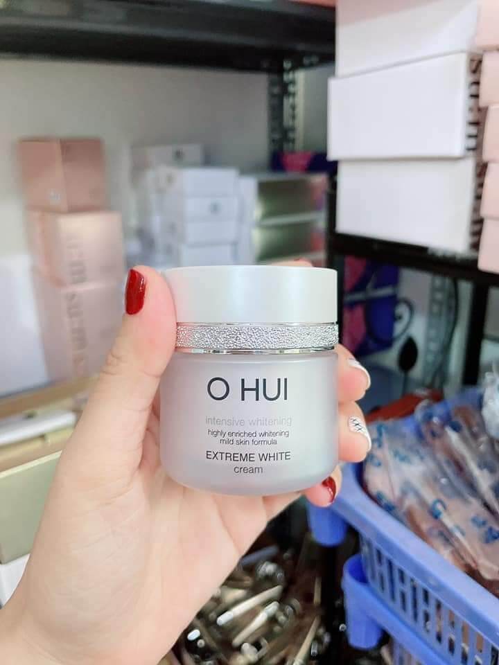 Kem dưỡng trắng da extreme white ohui 50ml
