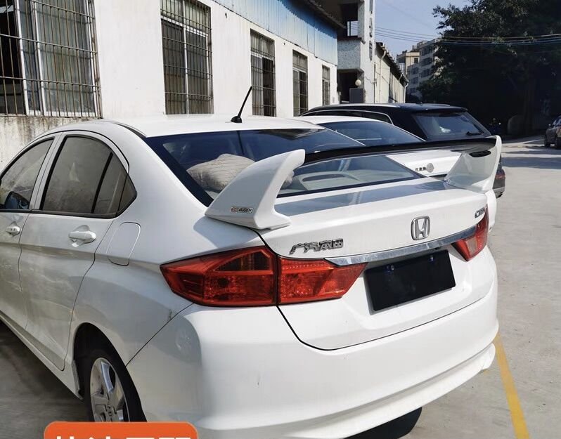 Đuôi gió thể thao các dòng xe sedan