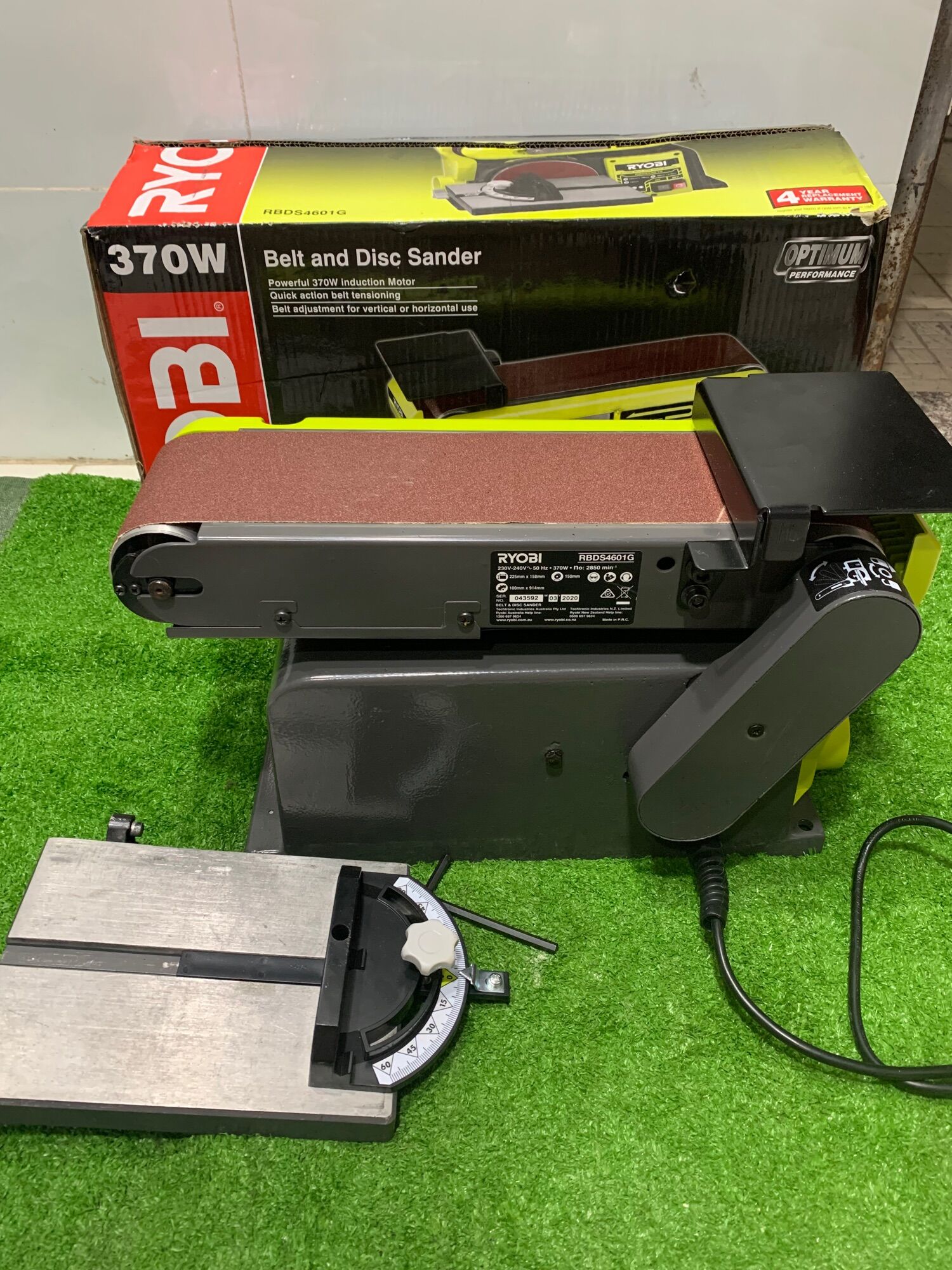 Máy Chà Nhám Băng Ryobi