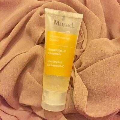Sữa rửa mặt sáng da cải thiện thâm Murad Essential C Cleanser 60ml