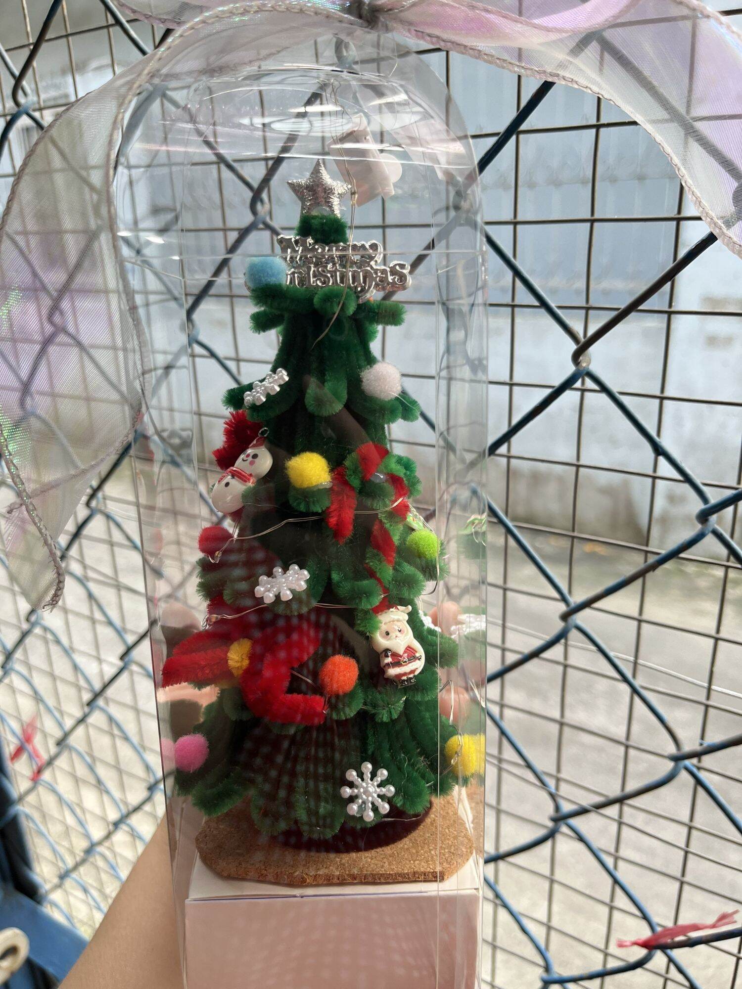 Cây thông noel màu xanh như hình