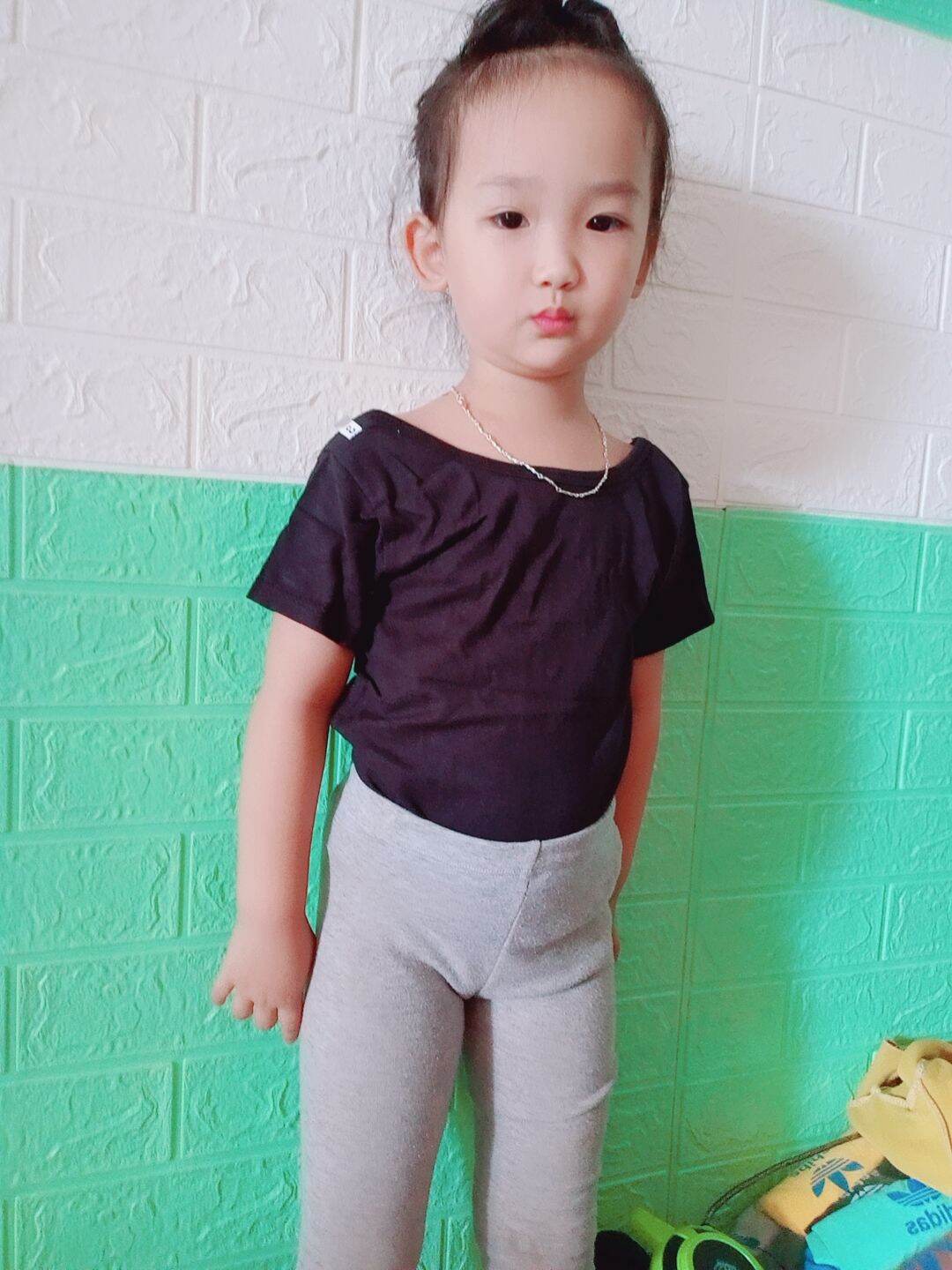 Áo thun nơ lưng bé gái