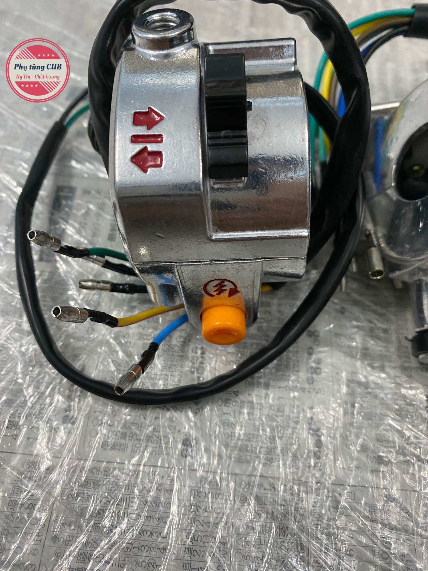 Bộ cùm công tắc xe CUB 82-Dd
