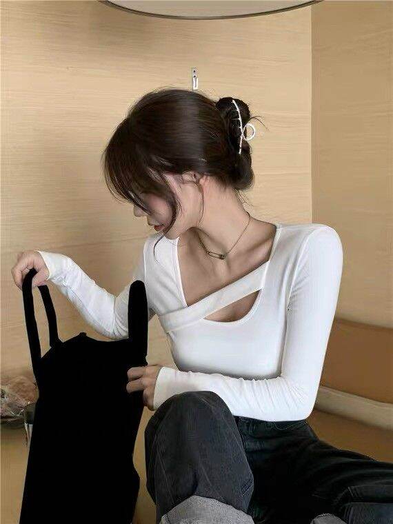 Áo croptop cổ tròn dây chéo tay dài