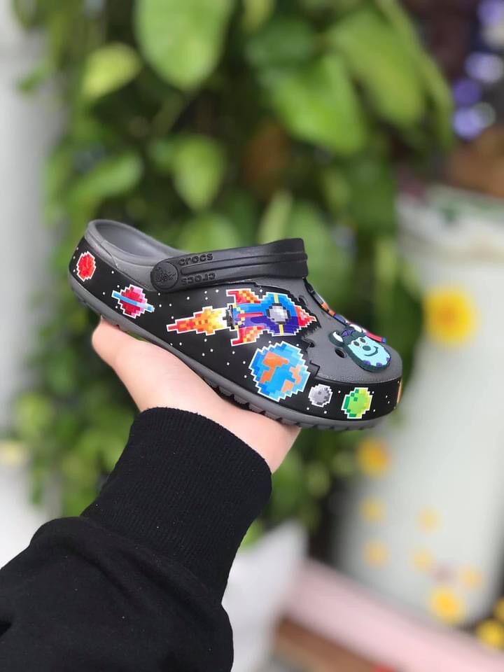 SỤC CROCS TRẺ EM- IN HÌNH TÊN LỬA 3D