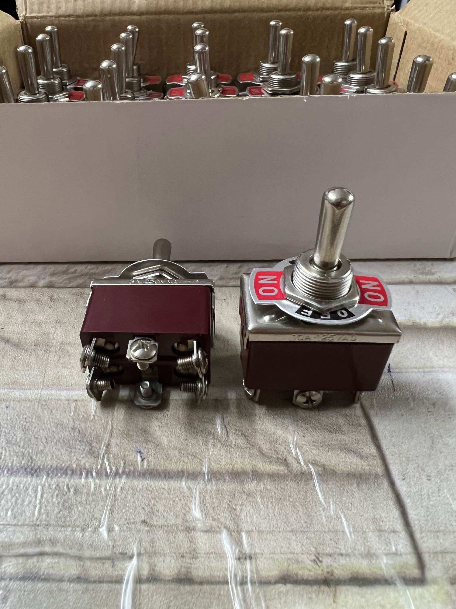 Công Tắc 6P 10A 3 Chấu 6 Chân, Đảo chiều động cơ