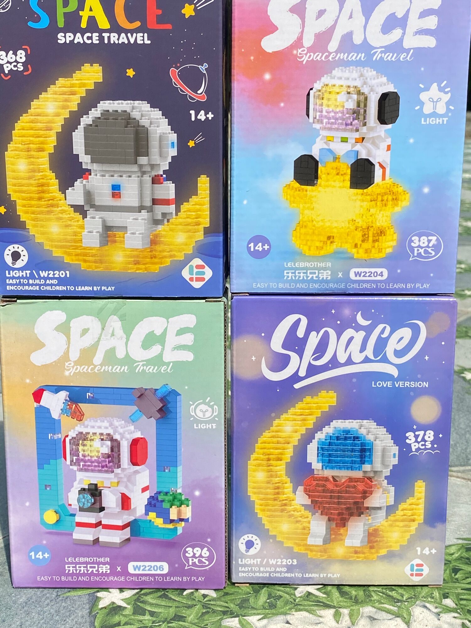 Lego Phi hành gia phát sáng siêu hothit