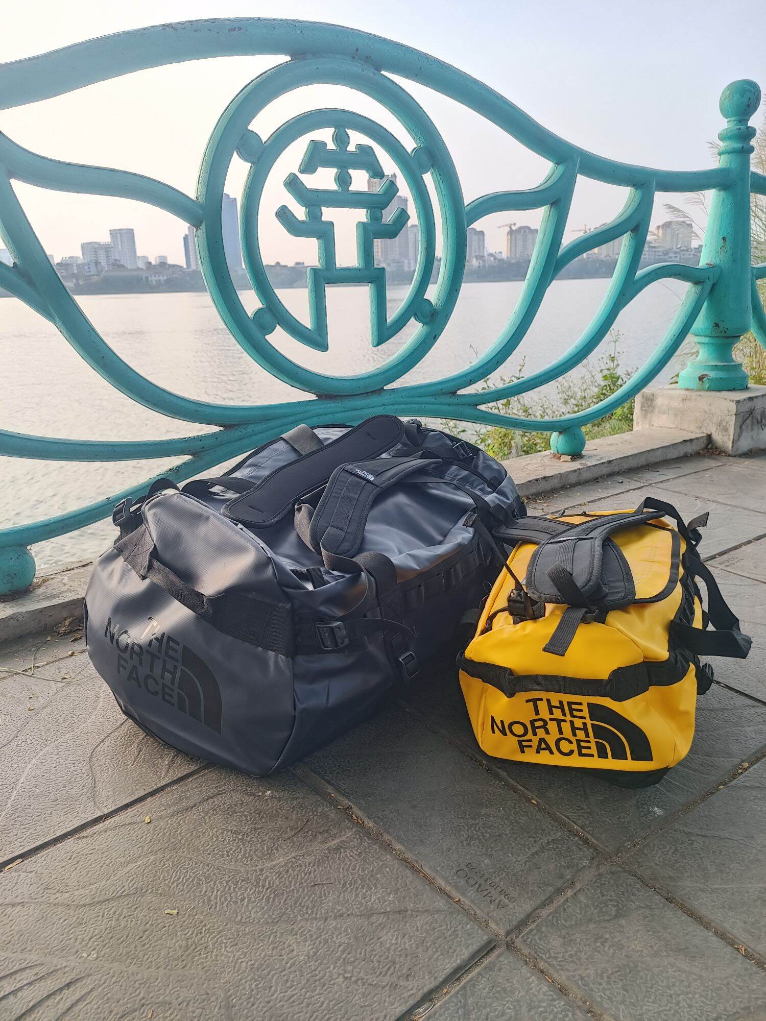 Balo túi trống 125l The North Face Bace Camp Duffel chống nước du lịch