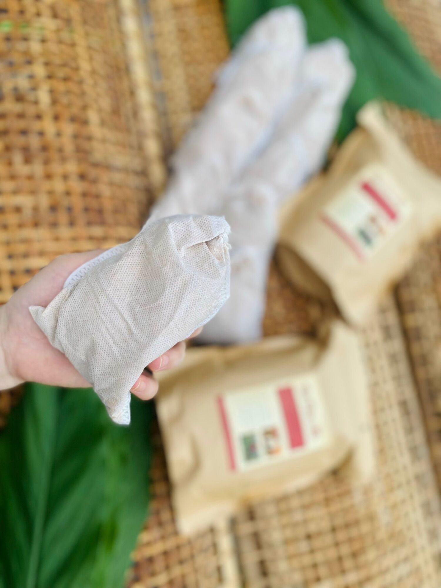 Lá tắm sau sinh người Dao đỏ cho mẹ  (dạng túi lọc)