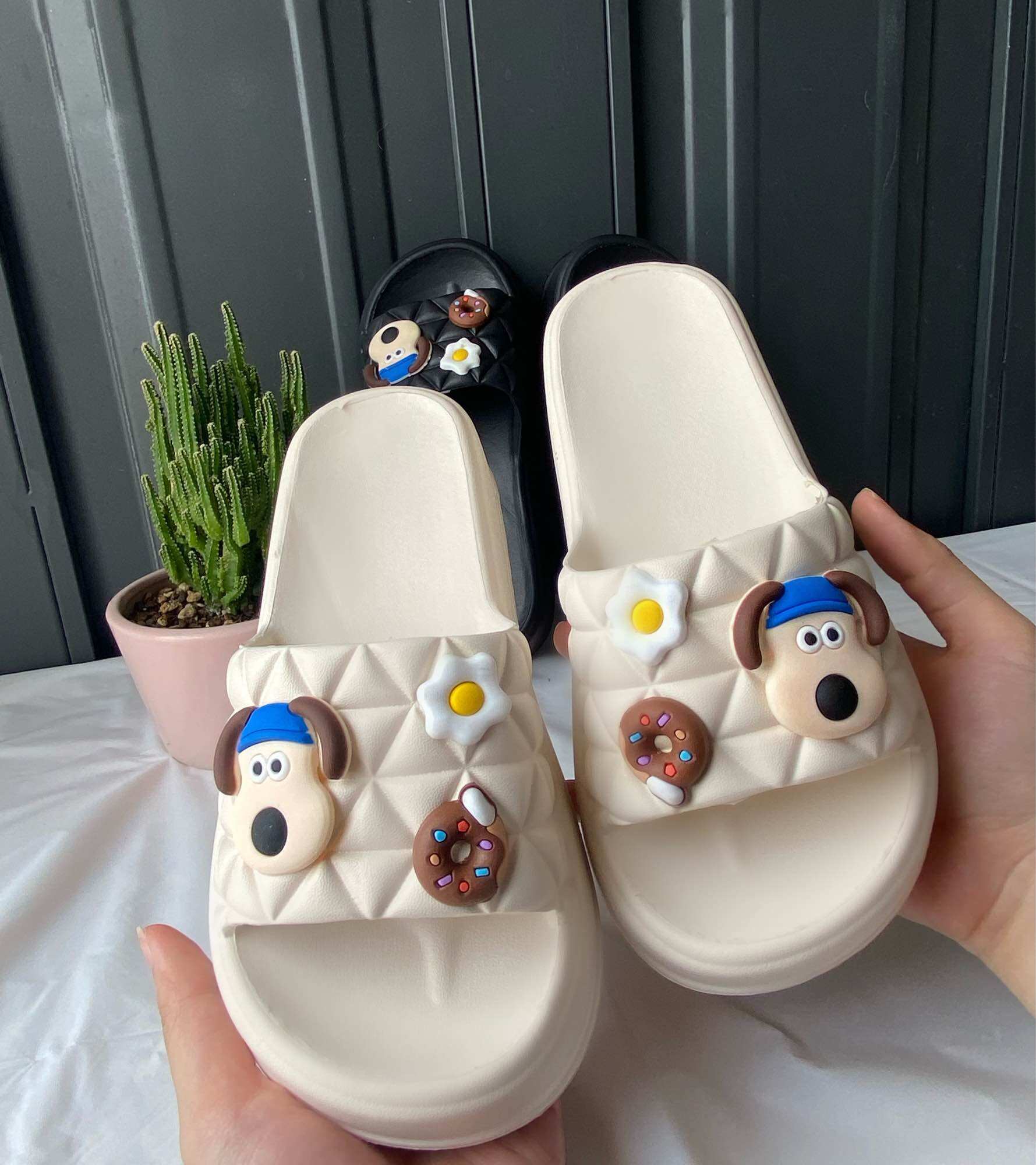 Dép bánh mỳ quai ngang đế cao 5cm cho nữ sticker cún dễ thương