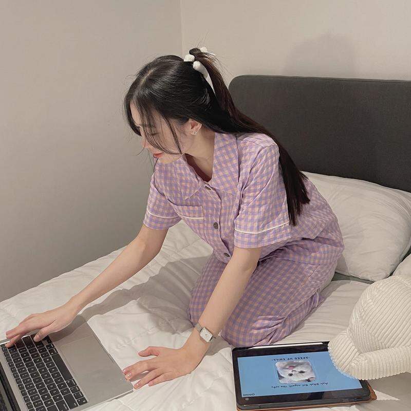 Sét bộ pyjama kẻ tay cộc quần dài.