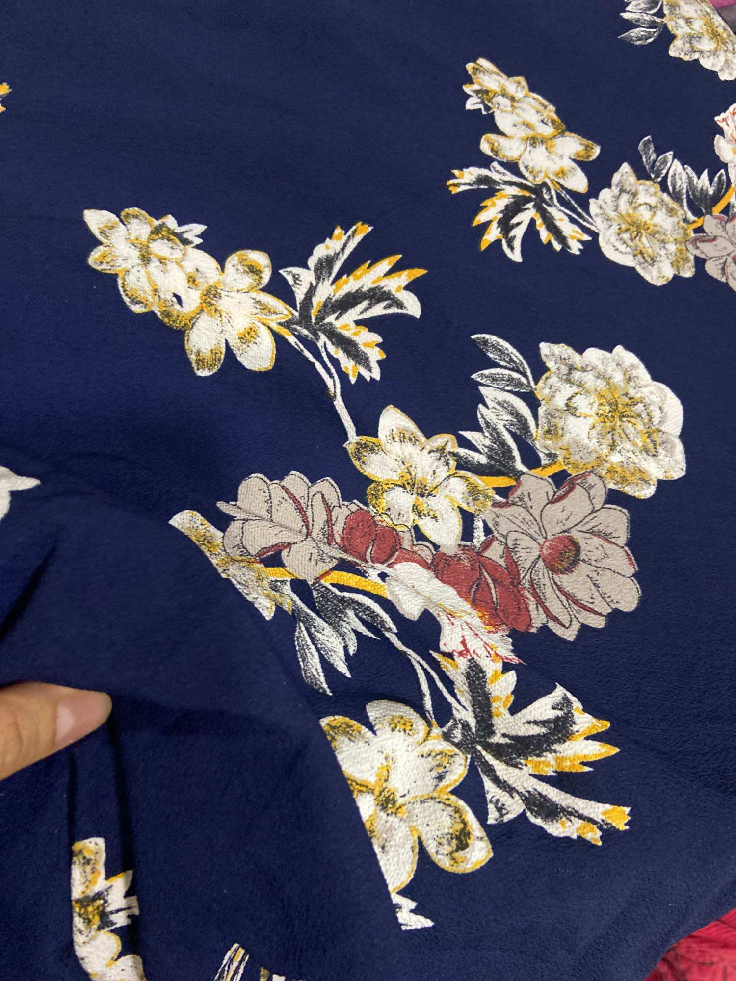 2m vải lụa xốp mềm có giản nền xanh đen khổ 1m5