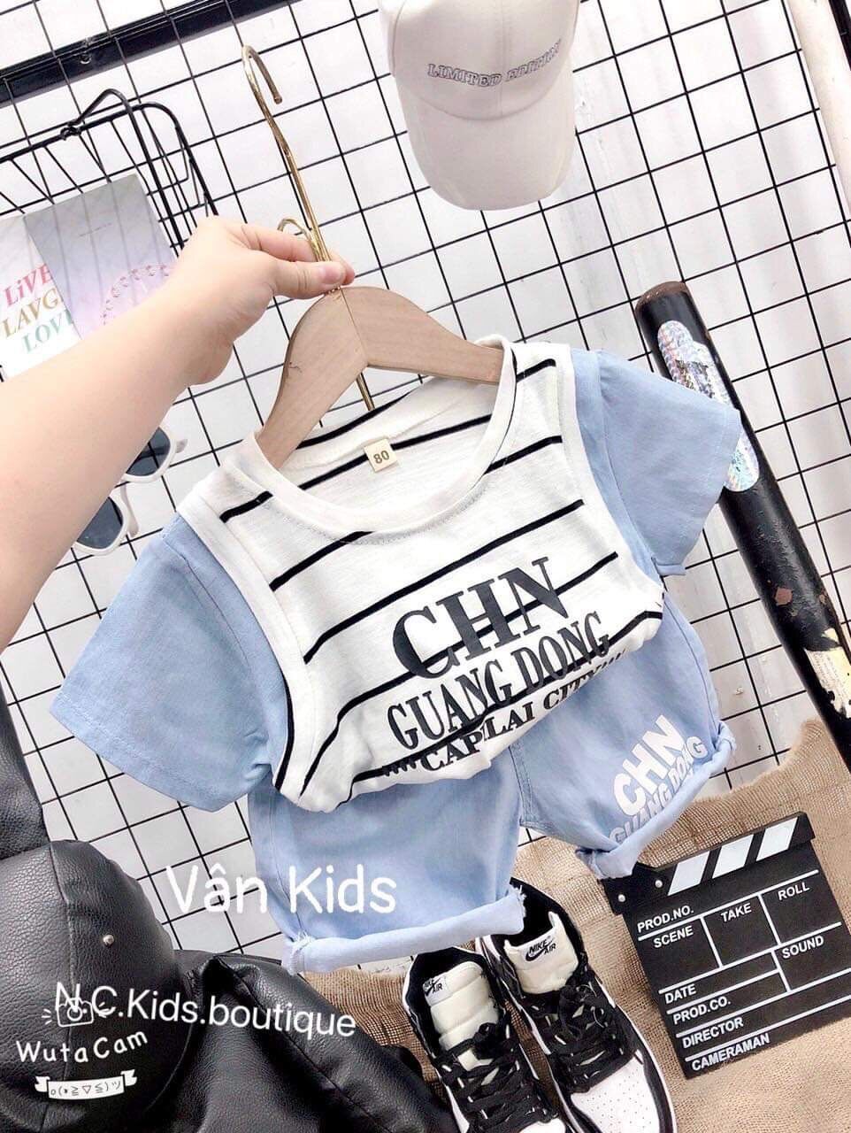 Set áo kẻ CHN phối quần jean cho bé trai