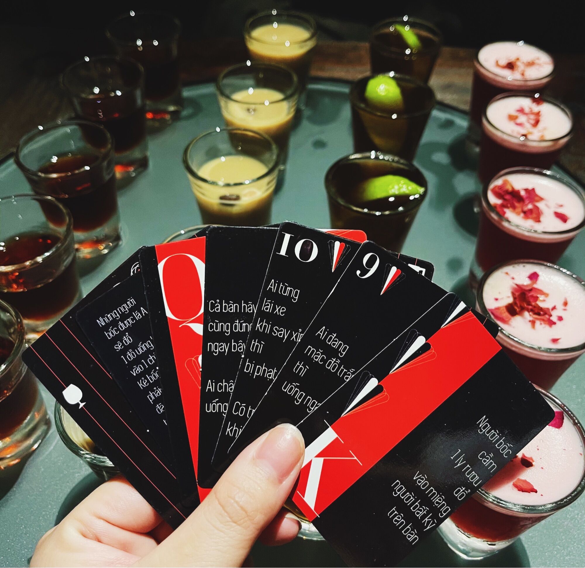 Bộ bài uống rượu drinking game, bài ăn nhậu 18+ với 52 lá thách thức Ừng Ực Deluxe
