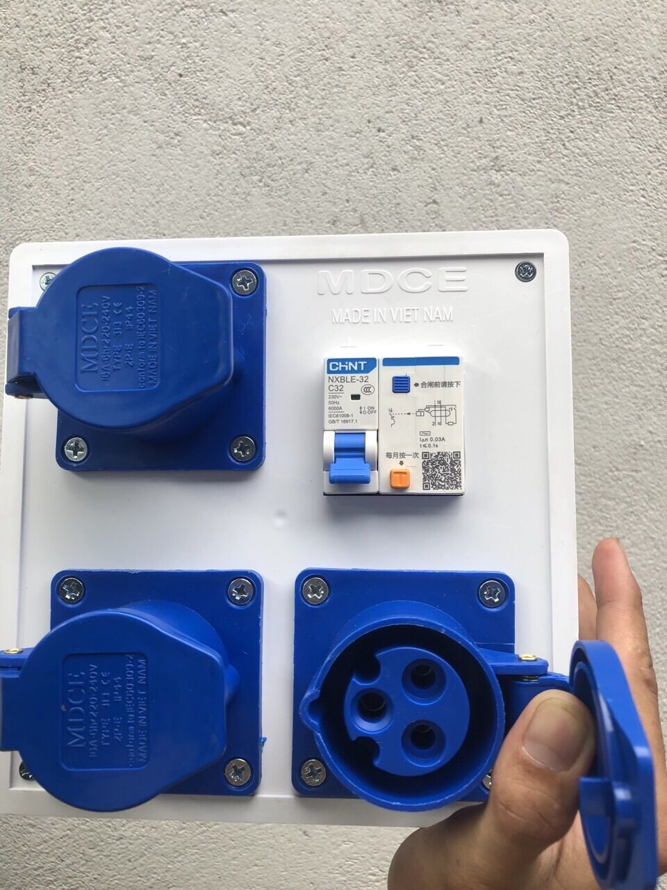 Hộp nguồn điện công nghiệp 32A