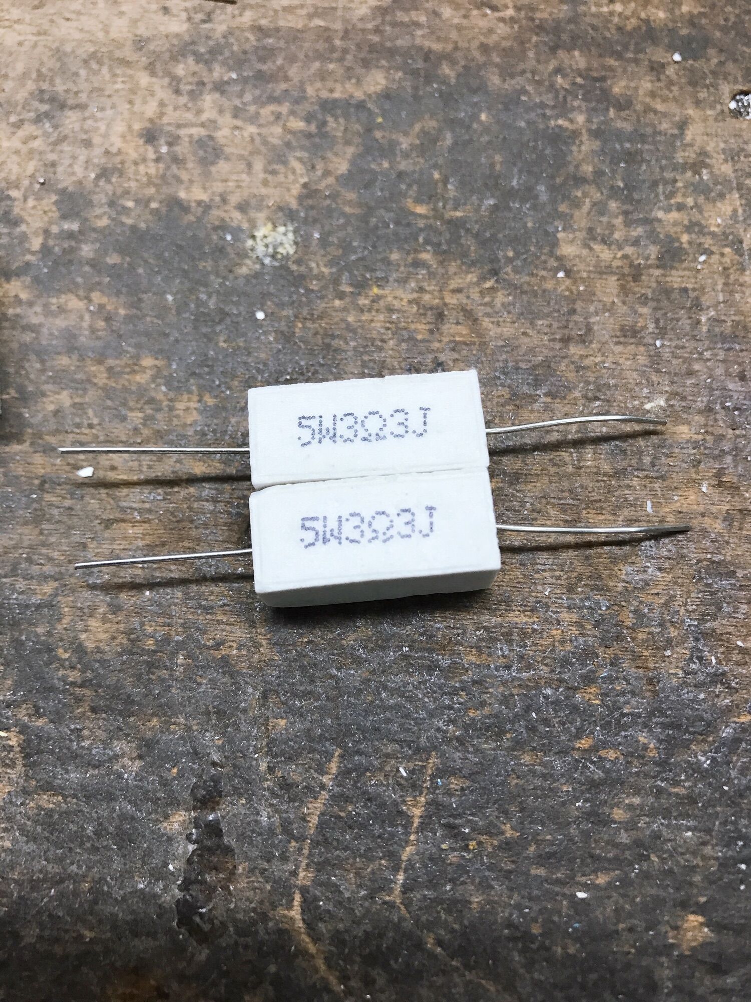 [GIÁ 10 CON] ĐIỆN TRỞ SỨ 5W 3.3 OHM