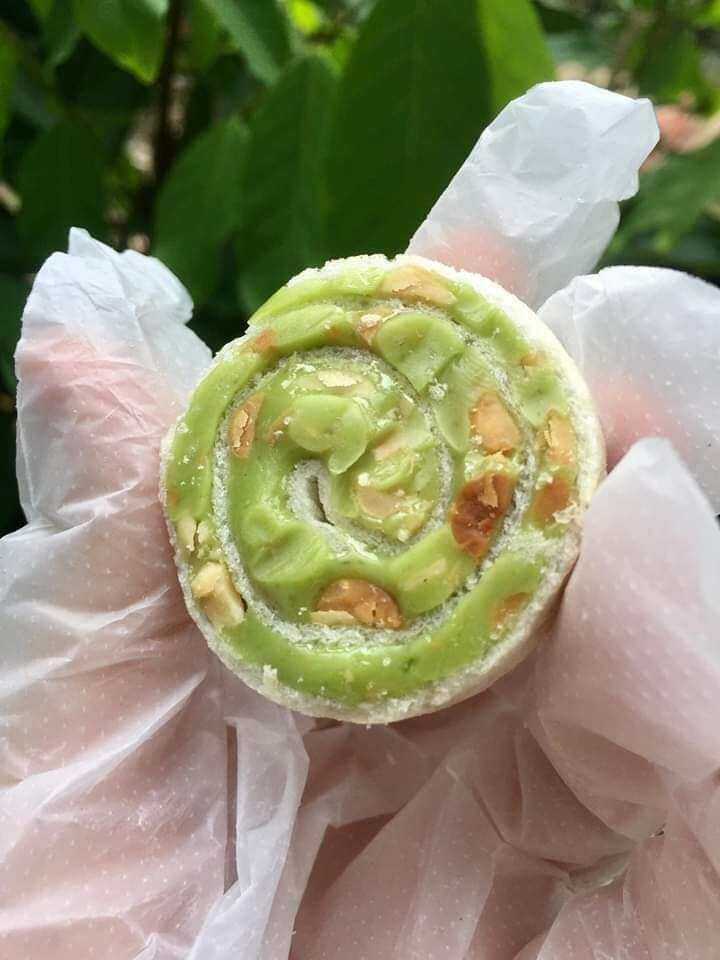 Kẹo dừa lá dứa cuộn bánh tráng nướng Hồng Vân 1kg