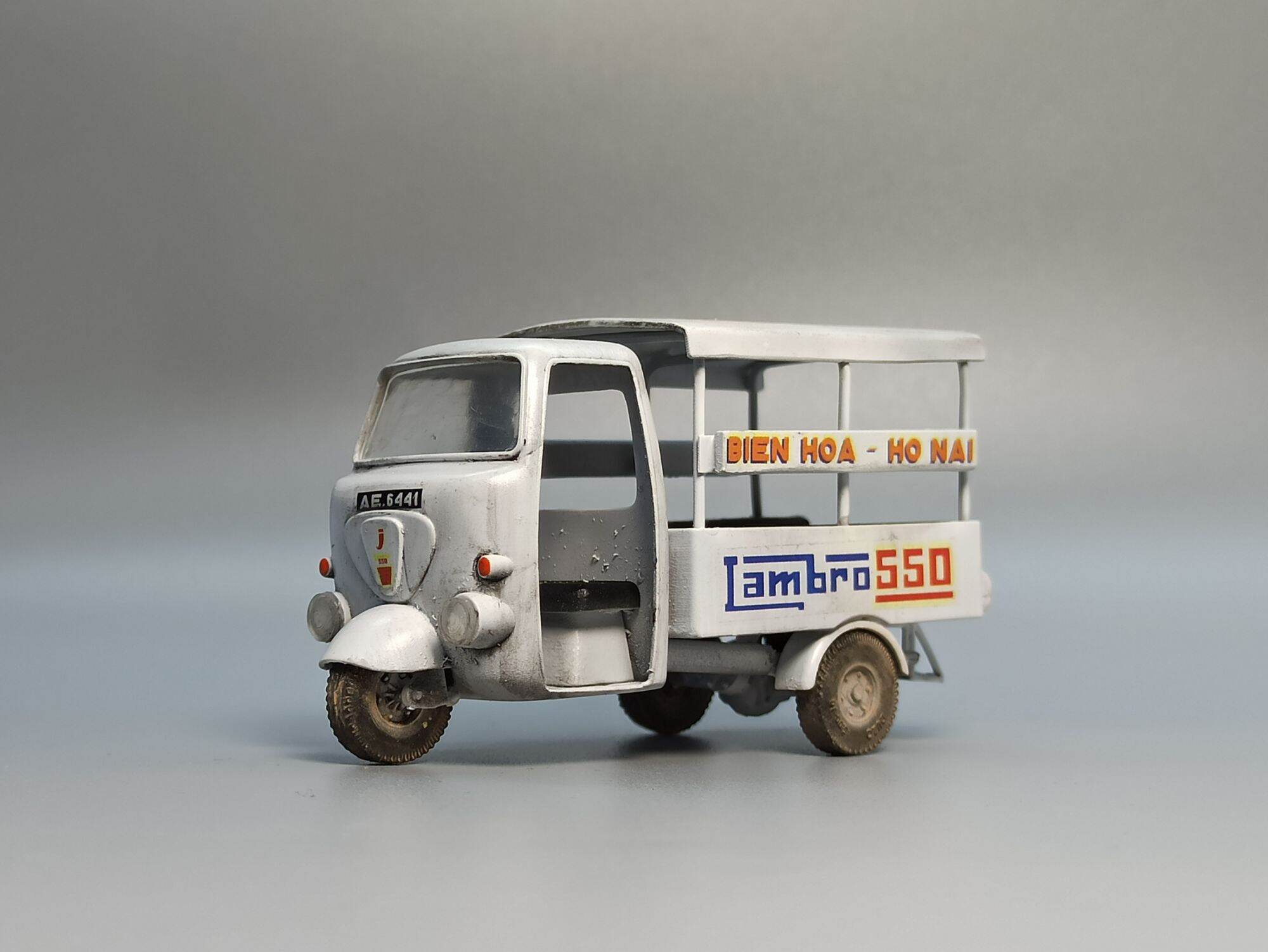 Mô hình xe Lambro 550 tỷ lệ 1/43