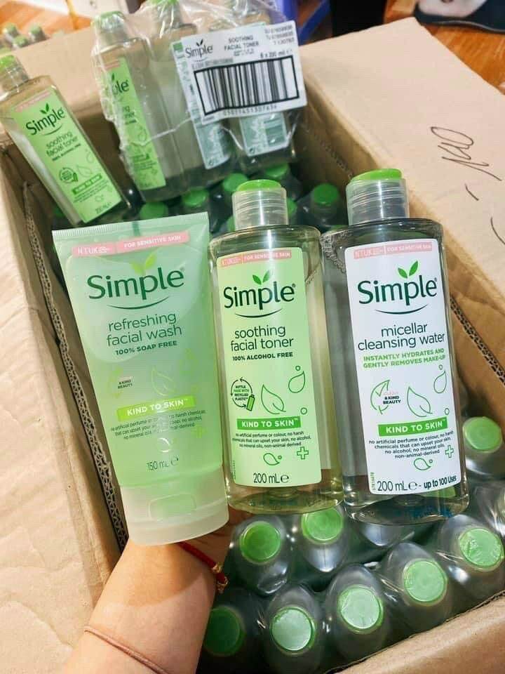 Toner nước hoa hồng Simple 200ml