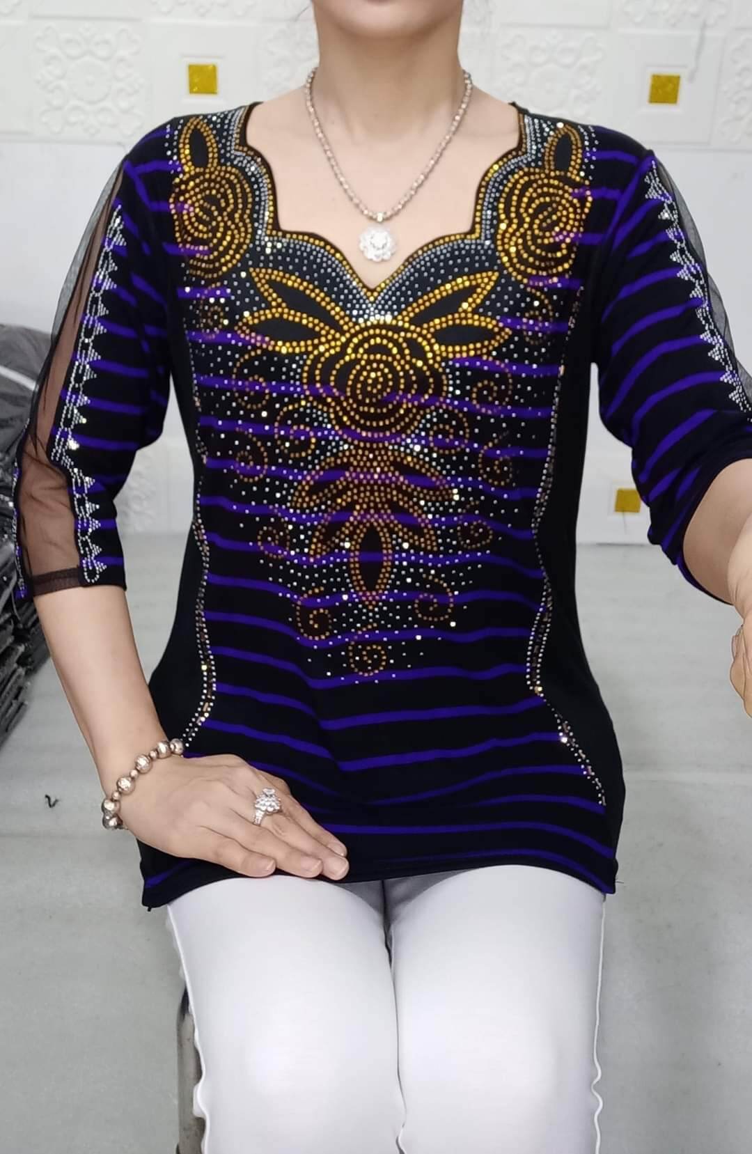 Áo thun nữ đính đá