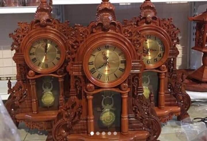 Đồng hồ quả lắc để bàn gỗ hương đỏ nhập từ Nam Phi . Vật trang trí nội thất để bàn xem thời gian dành cho gia đình Việt