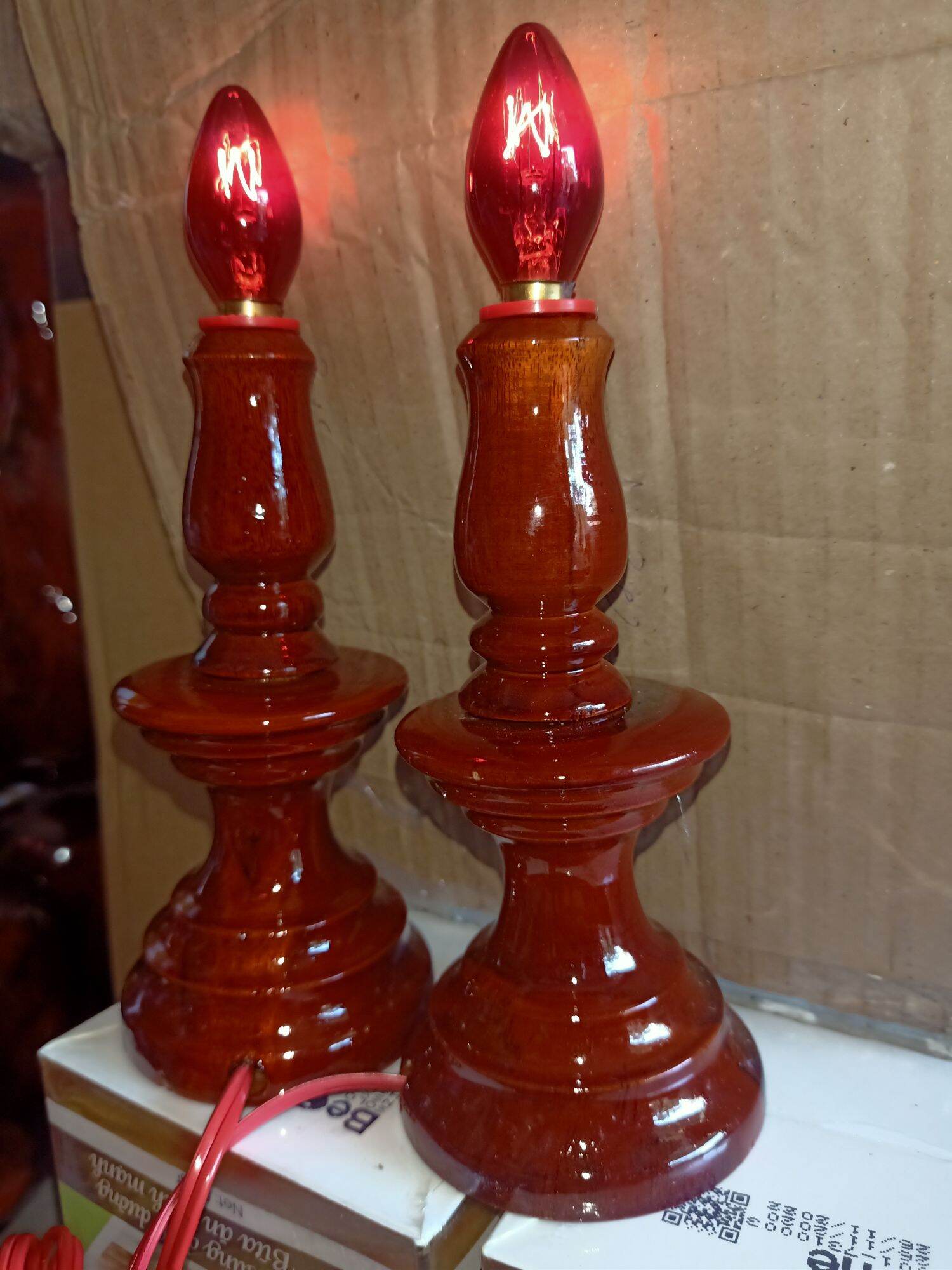 Cặp đèn gỗ điện để bàn thờ cao 20cm . đèn cầy bé