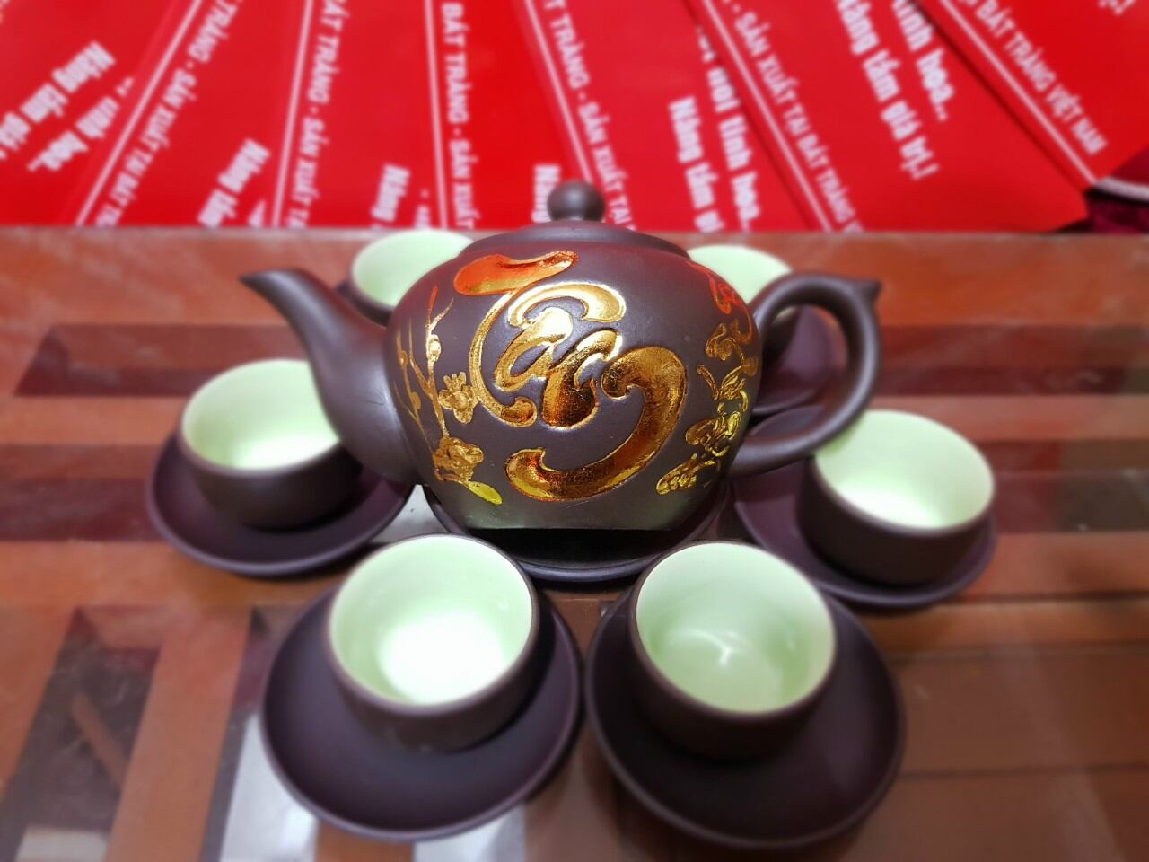 Bộ Ấm Chén Dát Vàng.