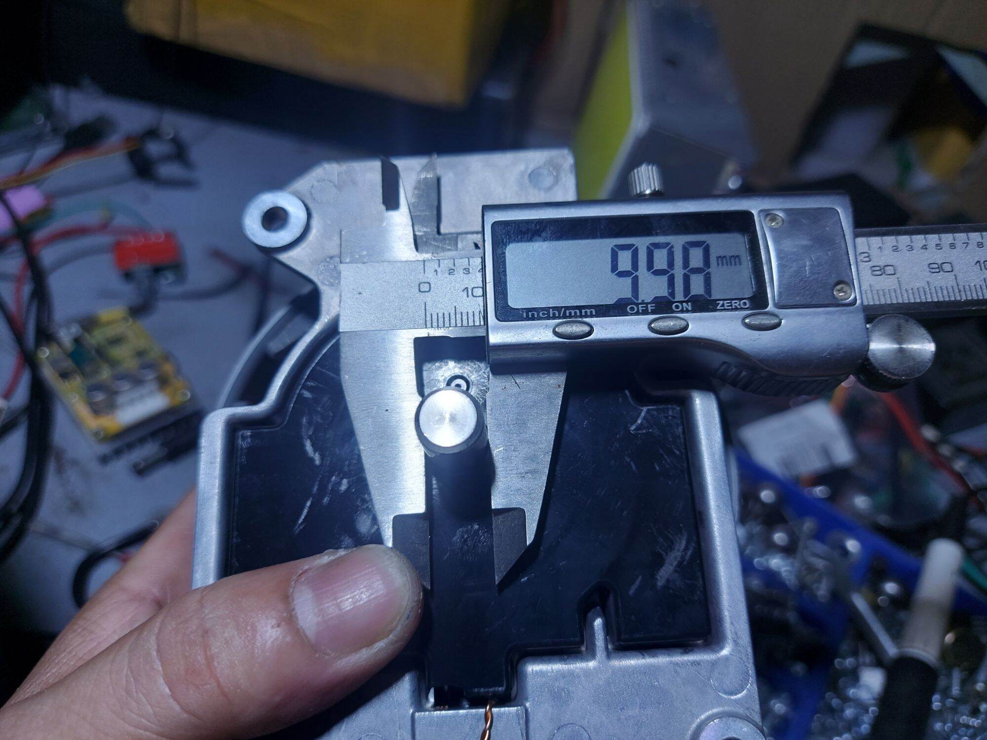 Motor chế máy hút dùng pin 18v.