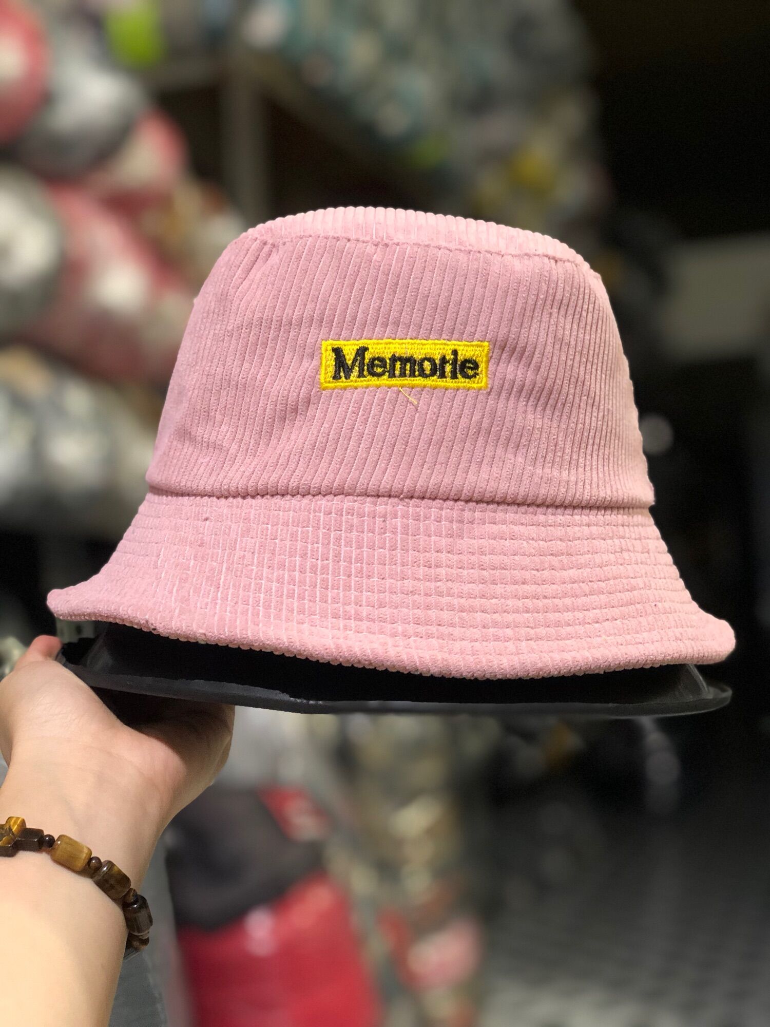 Nón bucket nhung thêu logo chữ MEMORY