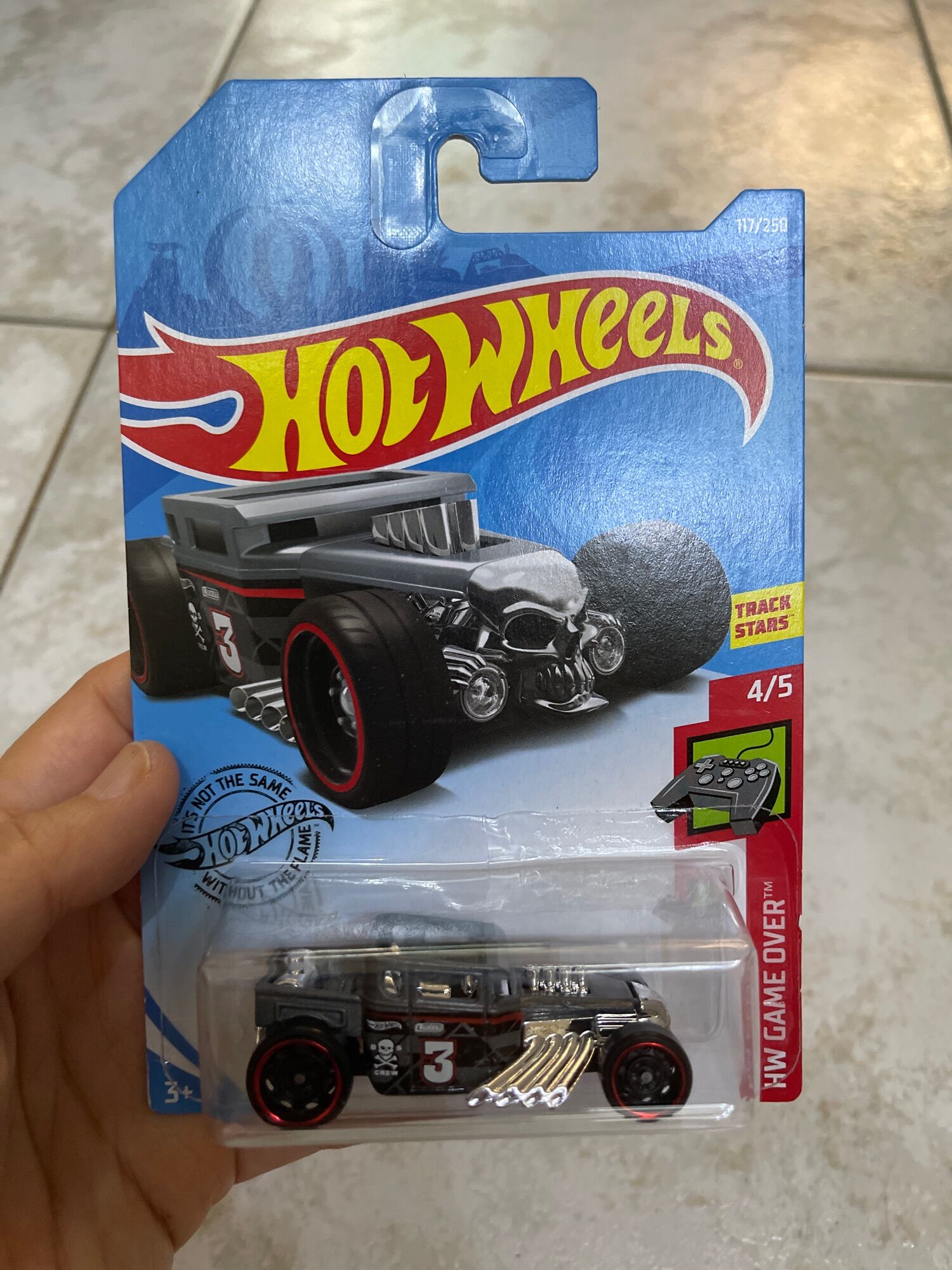 Xe mô hình đồ chơi Hotwheels cơ bản 1:64 - Bone Shaker