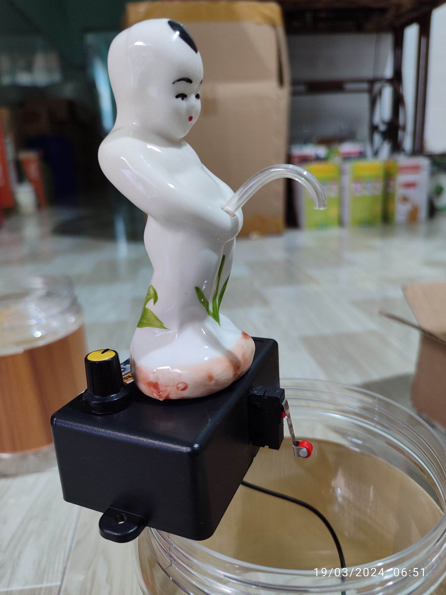 máy rót r,ượu chú tiểu tự động