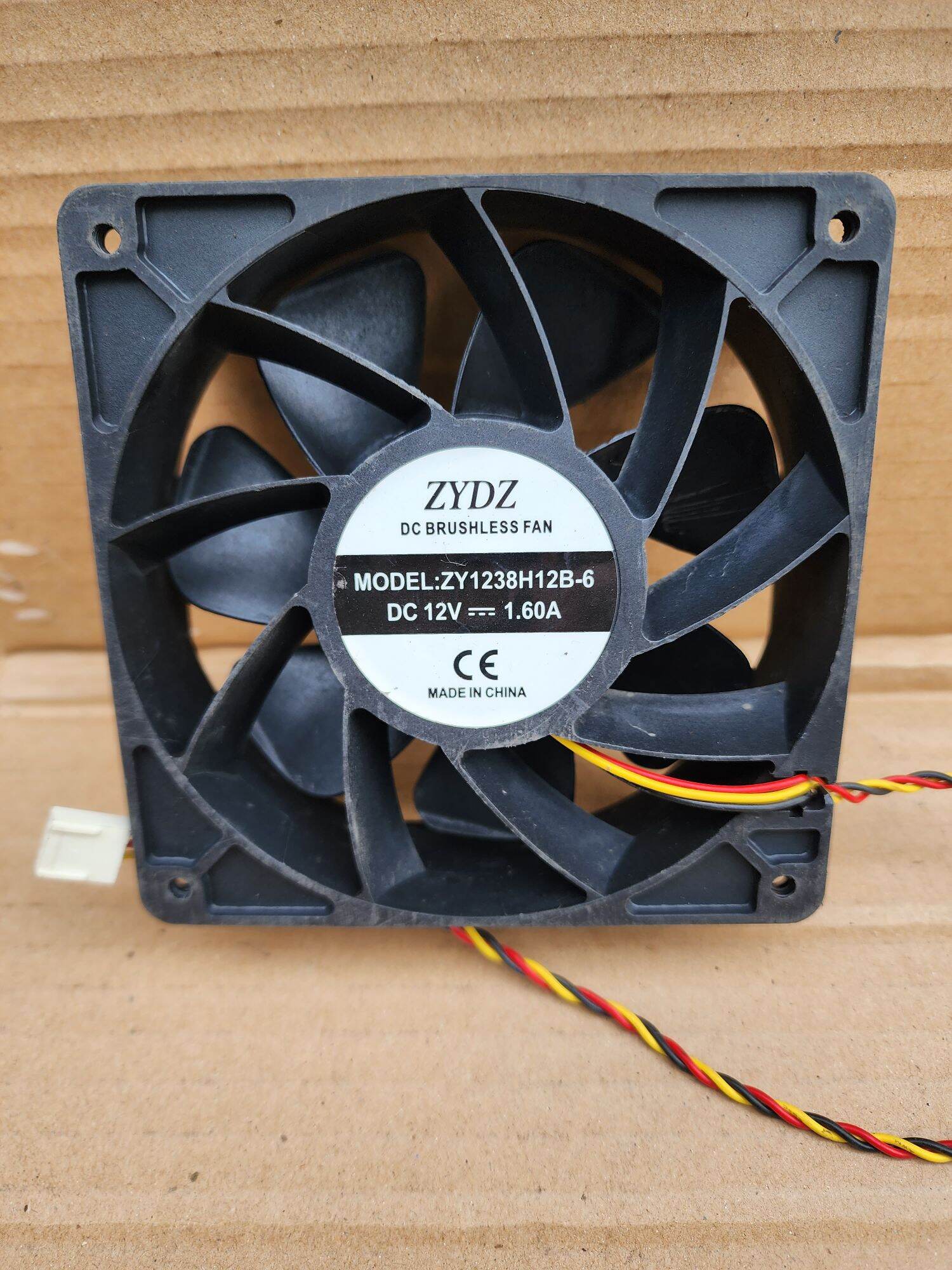 quạt tản nhiệt 12v~12x12x3.8cm~1.6A