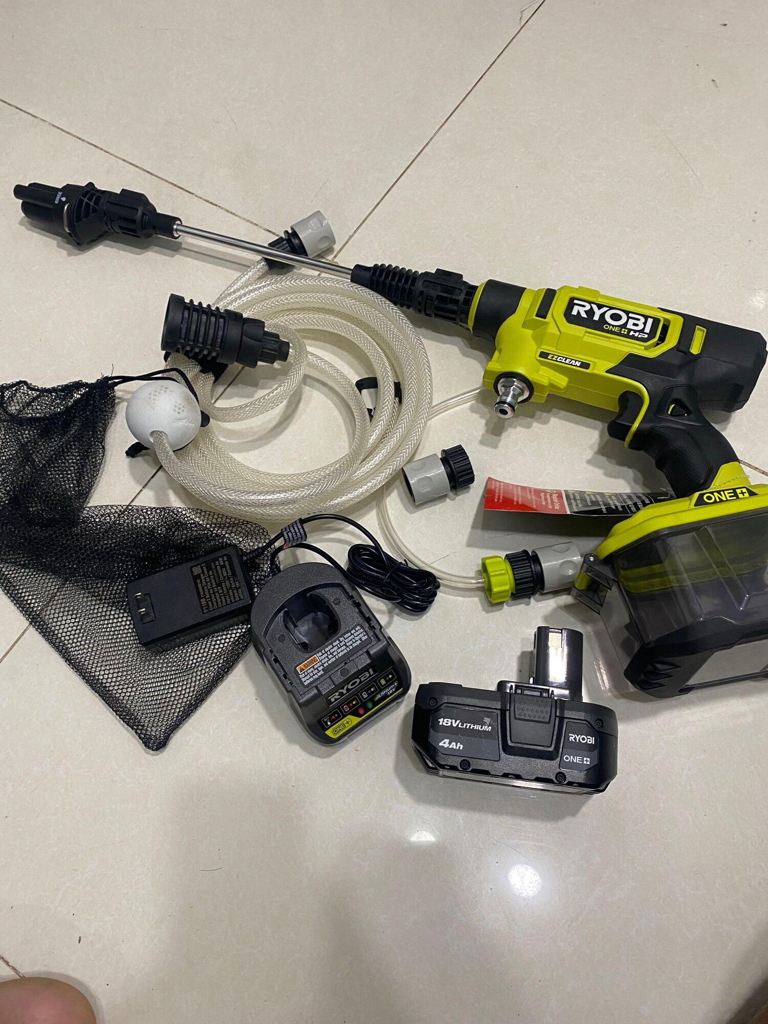 May rửa xe pin 18v