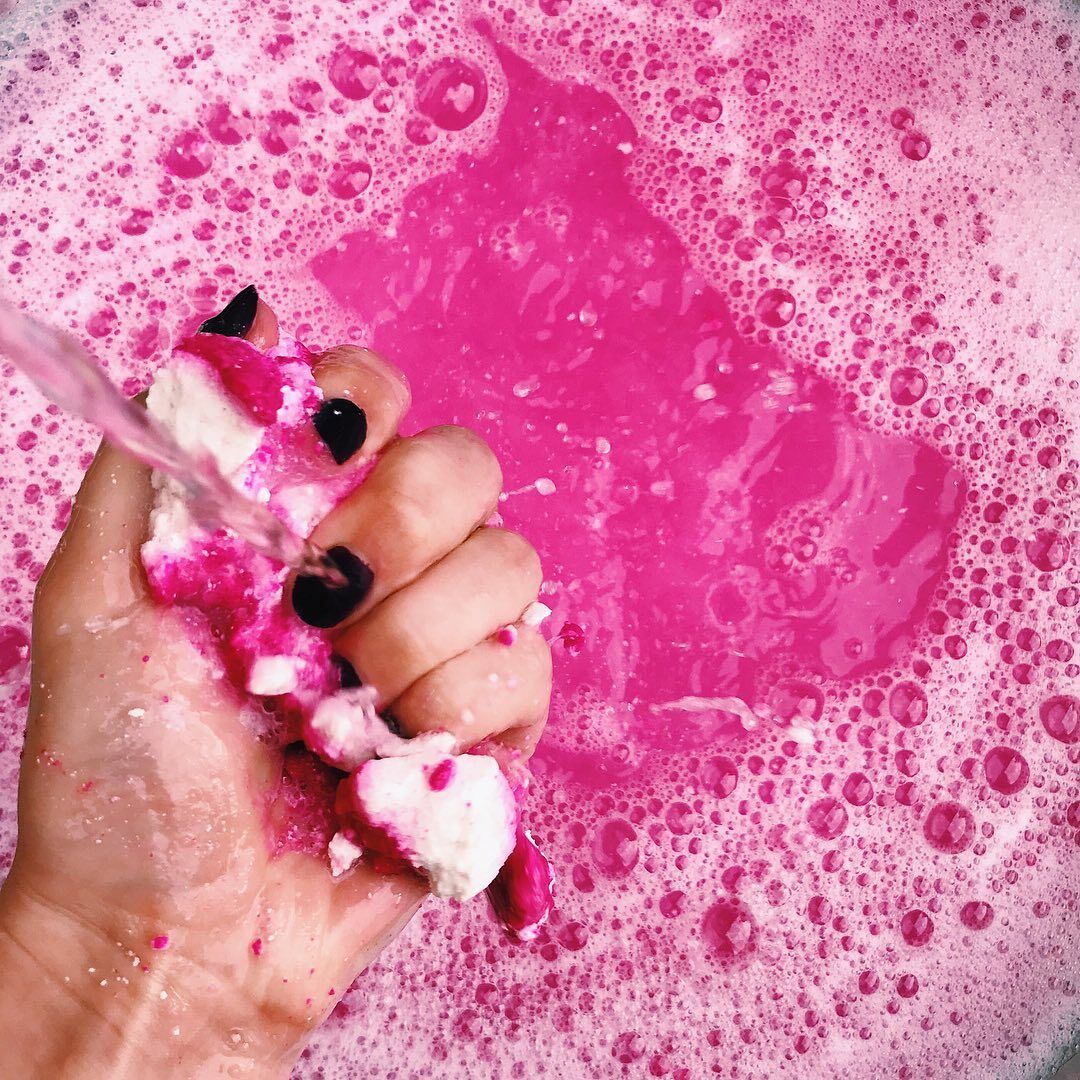 [HCM]Tạo bọt bồn tắm The Comforter bubble bar - LUSH