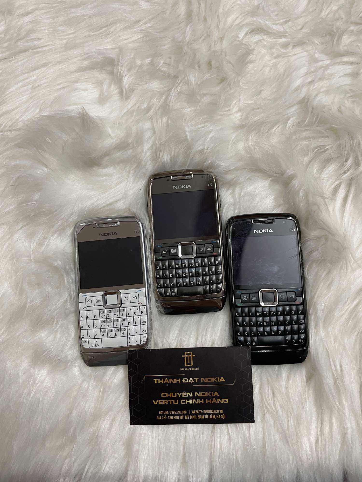 Nokia E71 zin chính hãng 3 màu trắng/đen/xám