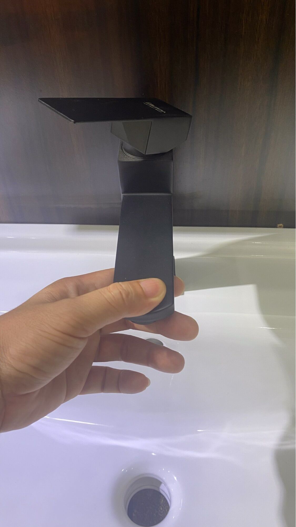 [HCM]Vòi rửa tay nóng lạnh nano đen
