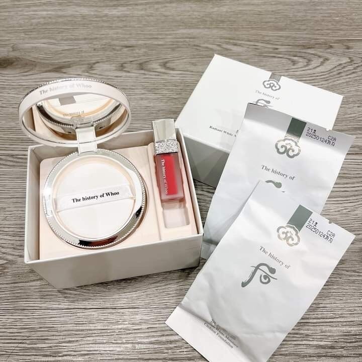 Set 1 hộp 2 lõi Phấn nước Whoo dưỡng trắng da Radiant White Moisture Cushion Foundation 2022