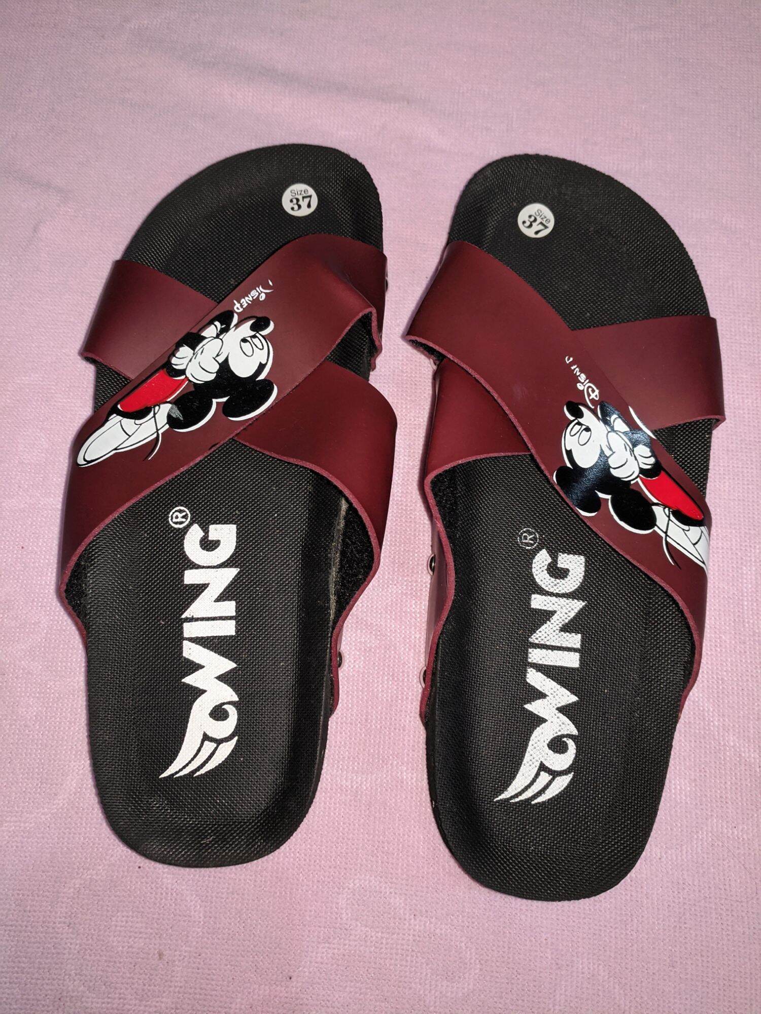 Dép nữ đế bằng quai chéo hình chuột Mickey