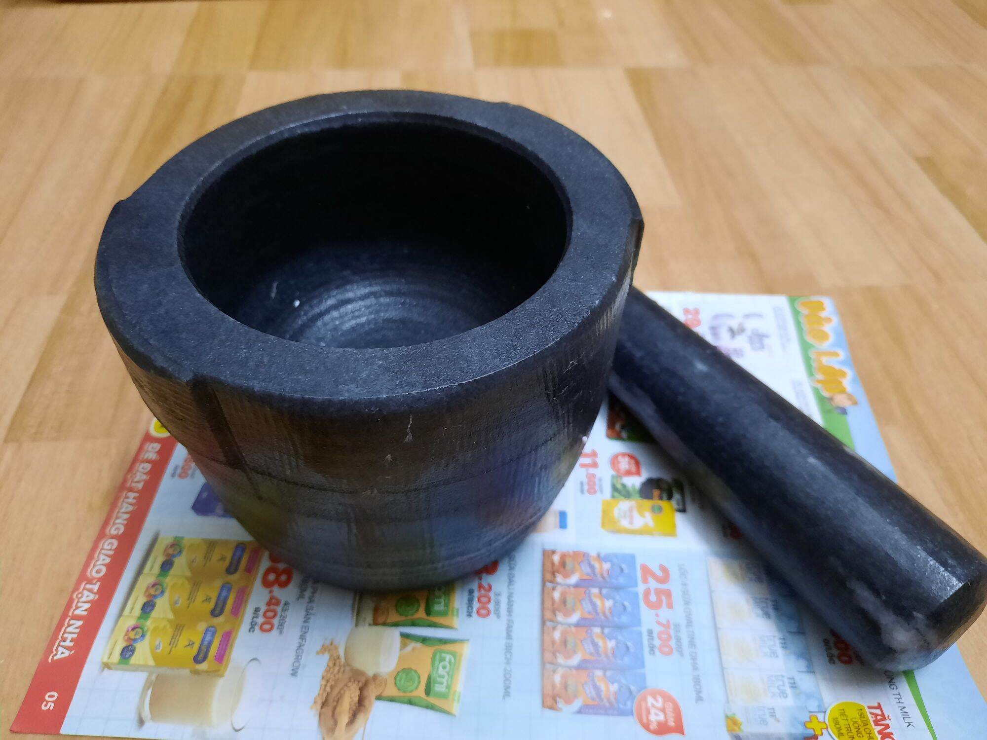 Cối đá màu đen tuyền size 14cm