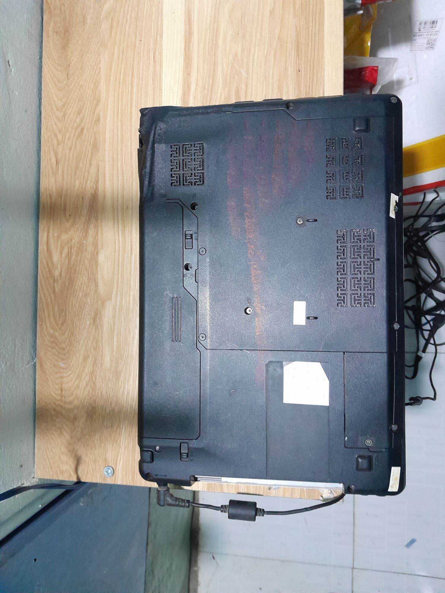 Laptop Lenovo,  CPU core 2 duo, hoạt động tốt.