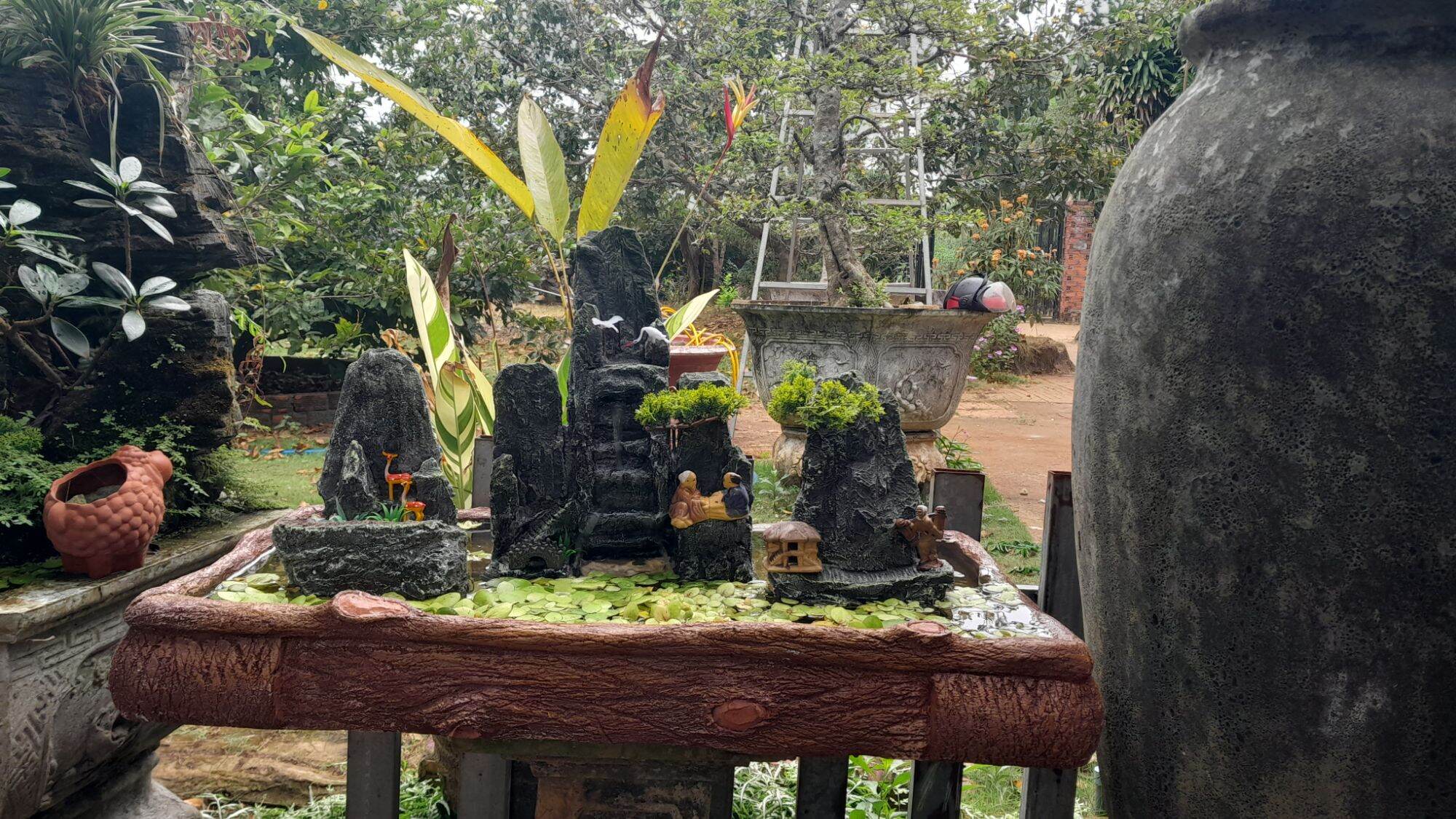 Hòn Non Bộ Đá Hồ Cá