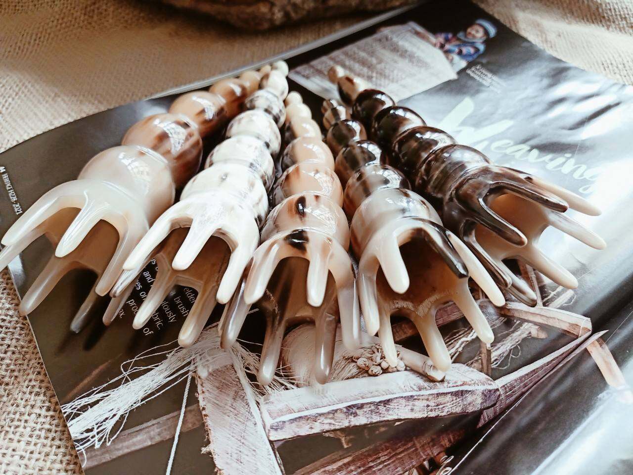 Lược matxa gội đầu dưỡng sinh, dụng cụ day bấm huyệt bằng sừng trâu tự nhiên