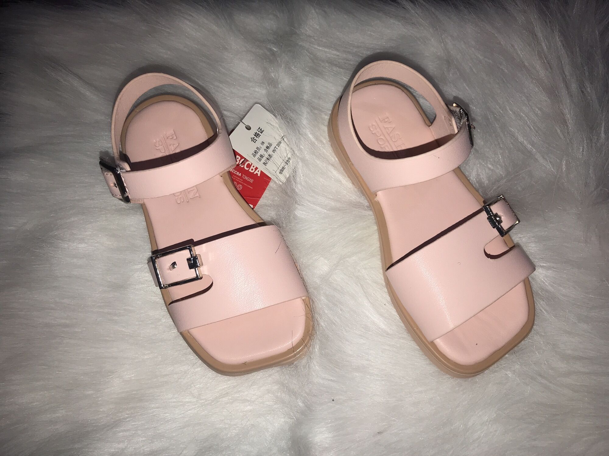 Giày sandal hồng bé gái