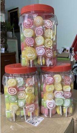 Hủ 30 cây. Kẹo Dẽo cuộn tròn xiên que 04 viên ngon ngon. Việt Nam