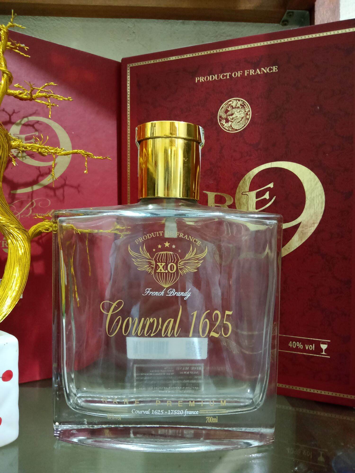 Vỏ chai thủy tinh XO dáng vuông