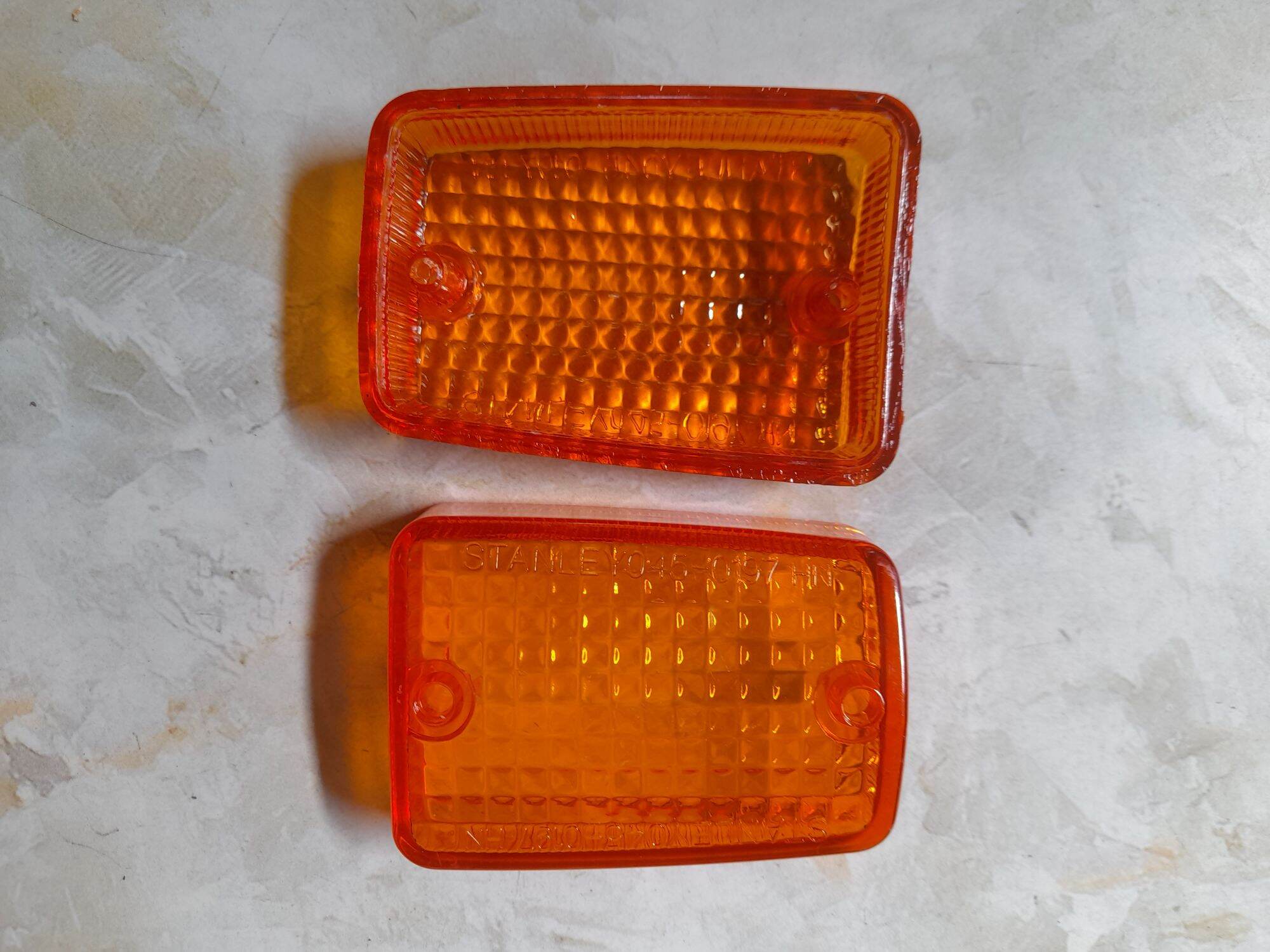 Chụp đèn xi nhan xe Cúp 82.( 1 cặp ).