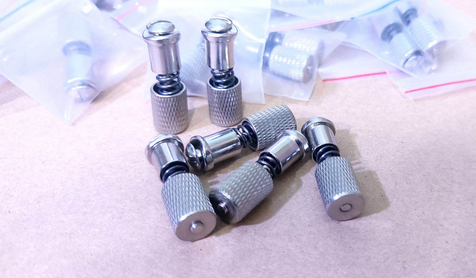 ốc bắt chân vịt máy may 1kim tiện lợi.