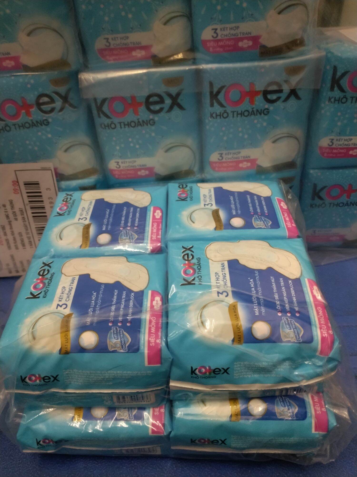 Băng vệ sinh Kotex siêu mỏng  cánh , gói 8 miếng