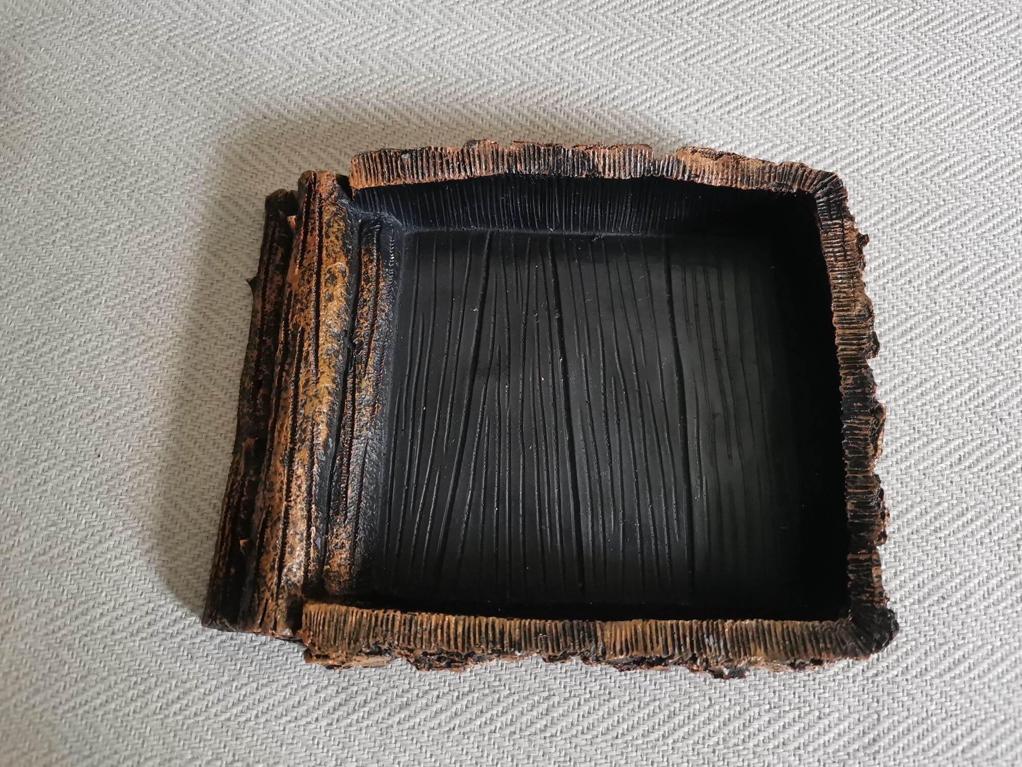 Máng nước cho bò sát